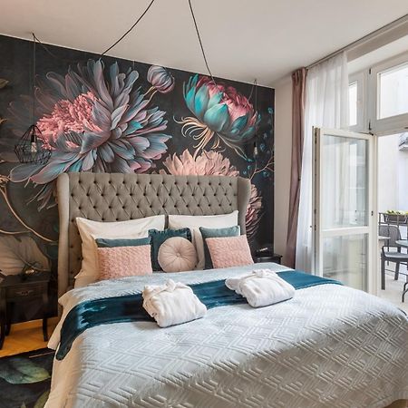 Decadent Art Deco Balcony Apartment In Old Town Praag Buitenkant foto