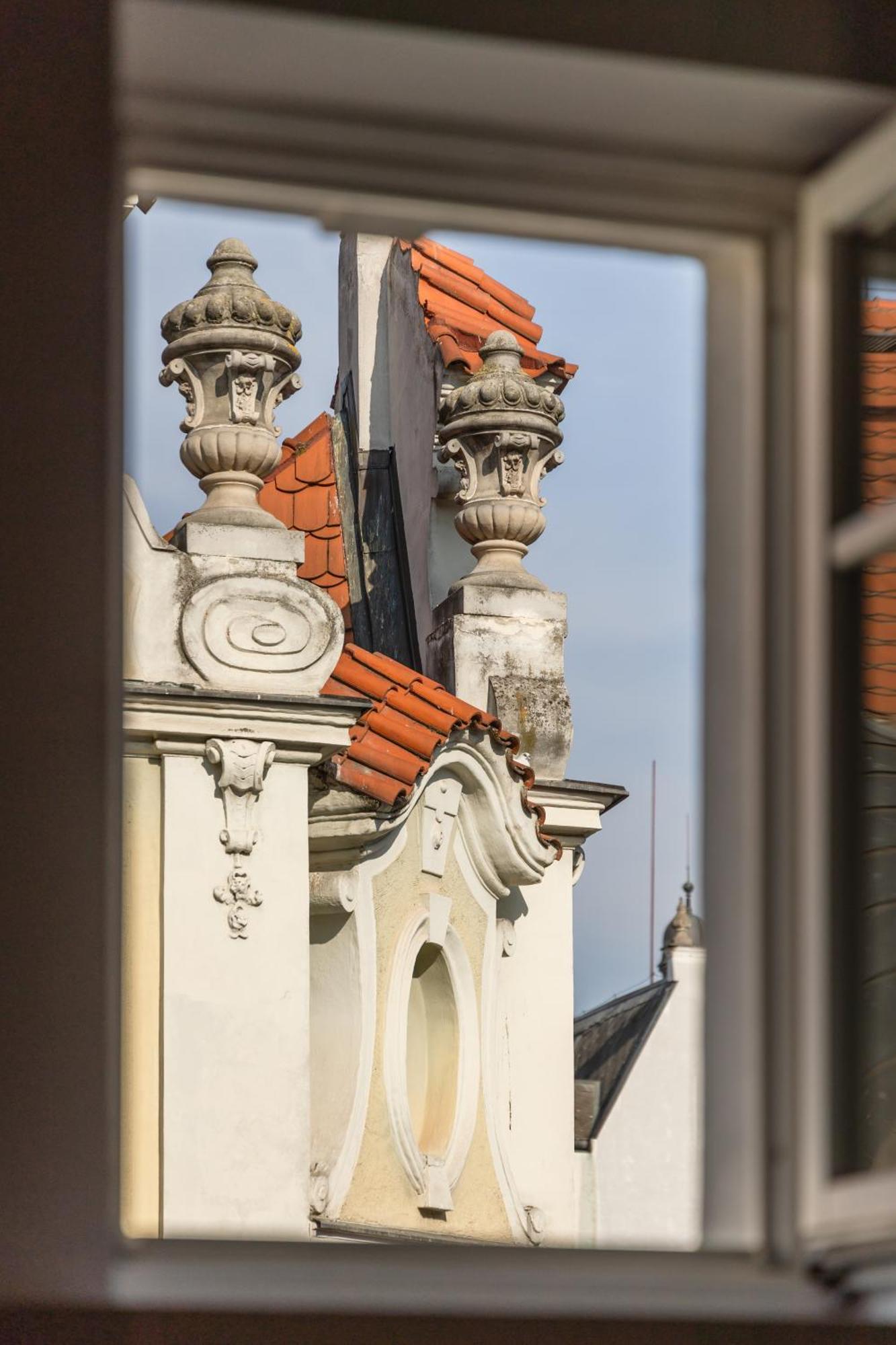 Decadent Art Deco Balcony Apartment In Old Town Praag Buitenkant foto