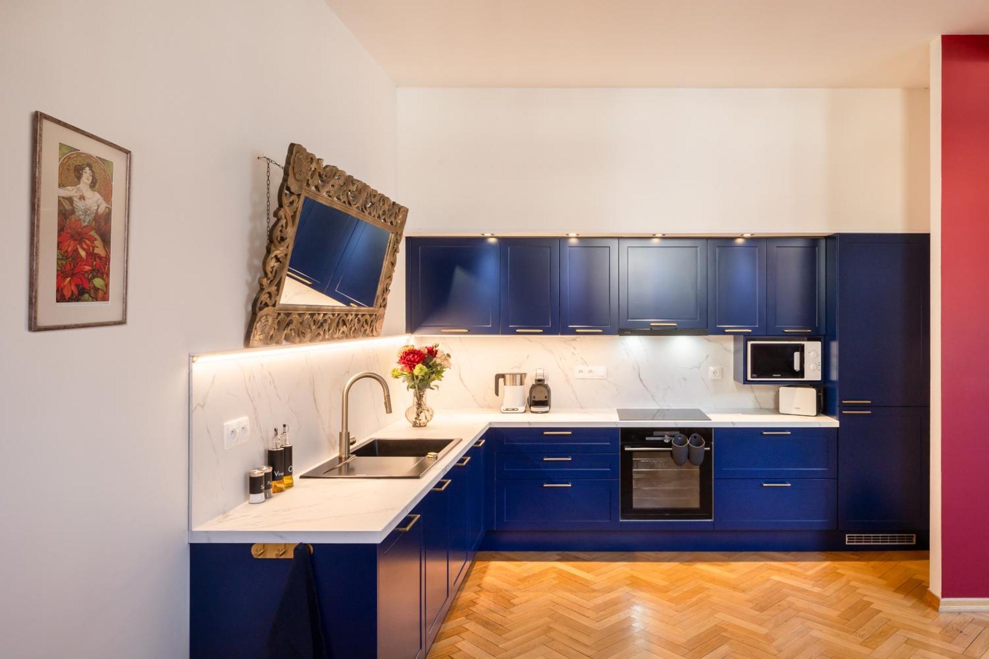 Decadent Art Deco Balcony Apartment In Old Town Praag Buitenkant foto