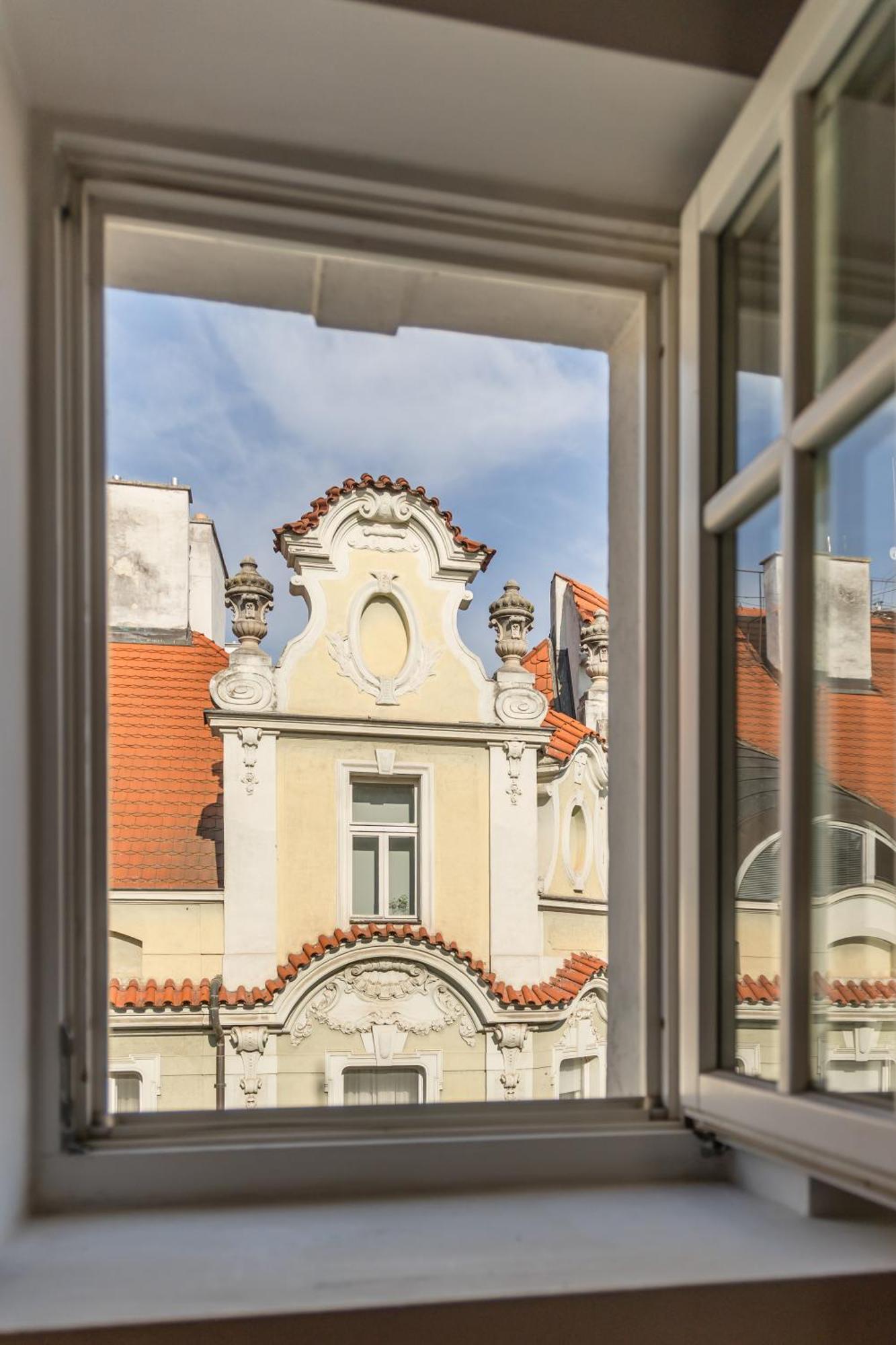 Decadent Art Deco Balcony Apartment In Old Town Praag Buitenkant foto