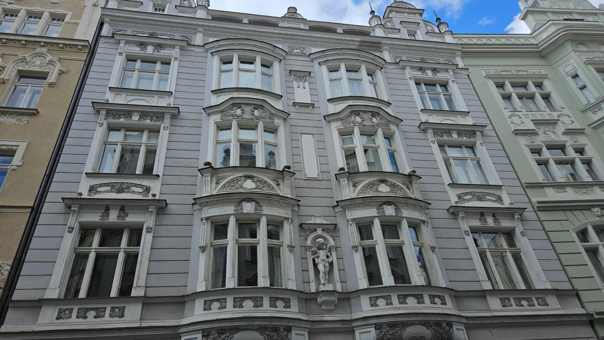 Decadent Art Deco Balcony Apartment In Old Town Praag Buitenkant foto