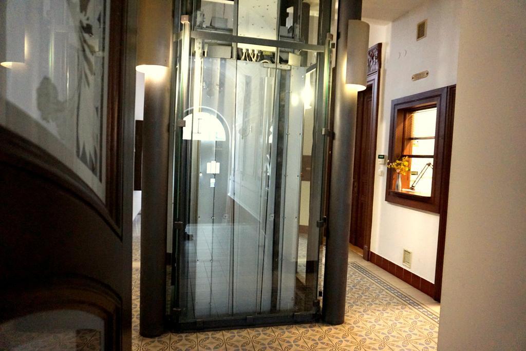 Decadent Art Deco Balcony Apartment In Old Town Praag Buitenkant foto